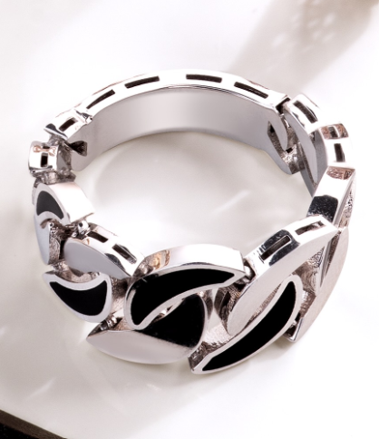 Cincin Emas Terbaru Chain Batu Putih Tampilkan Siluet Curb Link