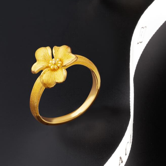 Desain Klasik Melati pada Cincin Emas 24 Karat yang Anggun Nan Bersahaja