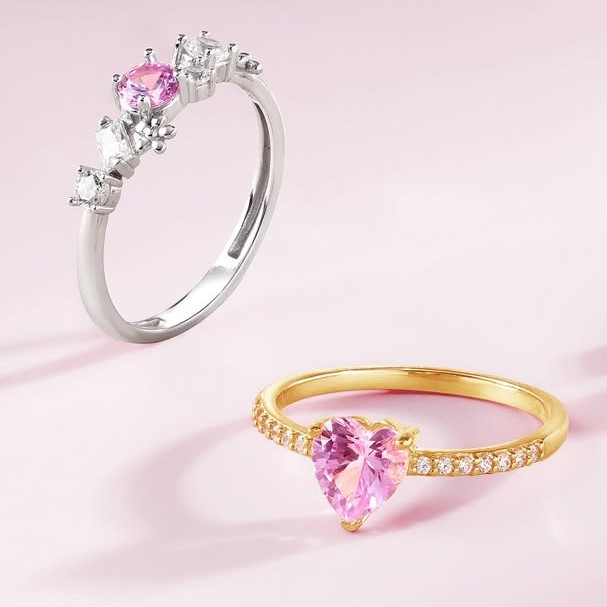 Cincin tunangan minimalis bisa tetap berkesan jika diberikan dengan perasaan yang tulus