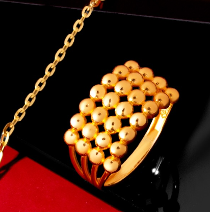 Kemegahan Desain 4 Layer dalam Kilau Murni Cincin Emas 24 Karat