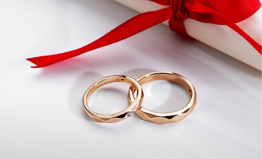 Cincin Tunangan Couple dengan Detail Elegan dan Simple
