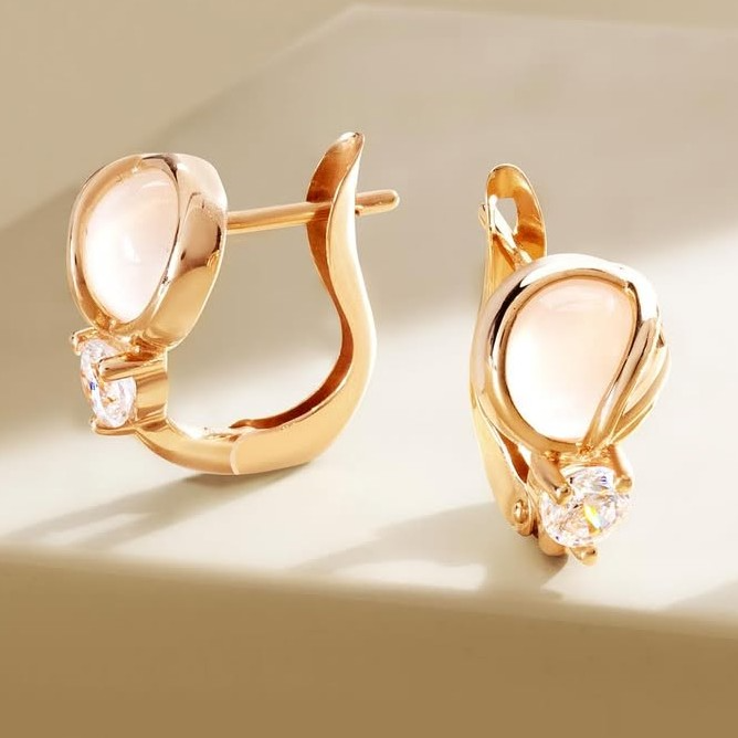 Model anting emas dewasa ini memiliki desain yang elegan