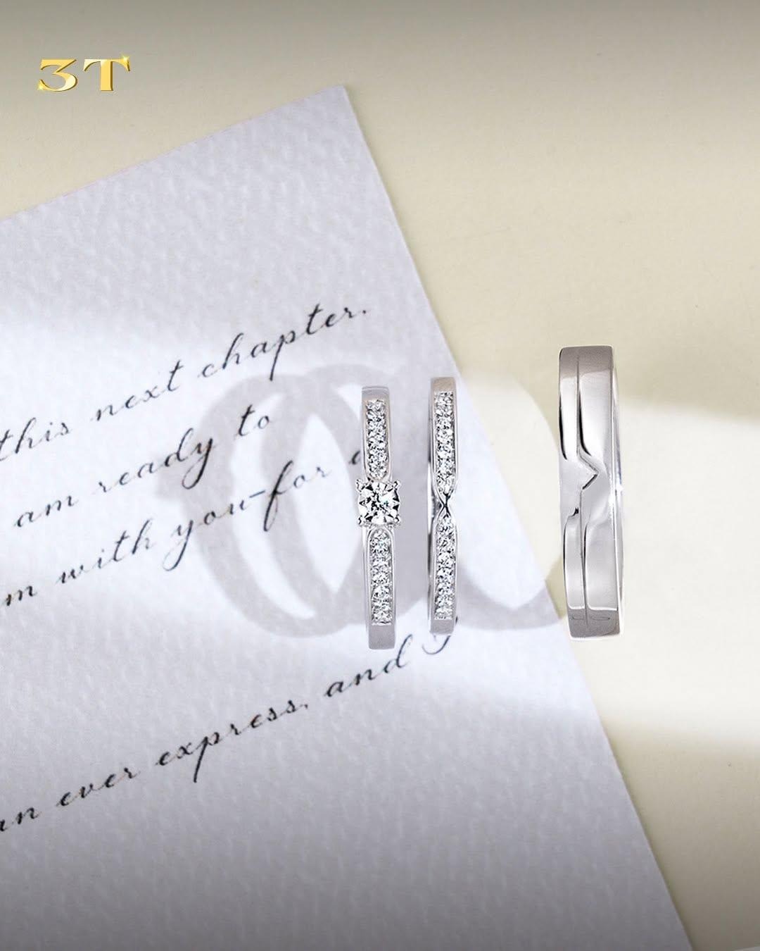 Kilauan emas 18K buat cincin bergaya minimalis terlihat mewah dengan kesederhanaannya