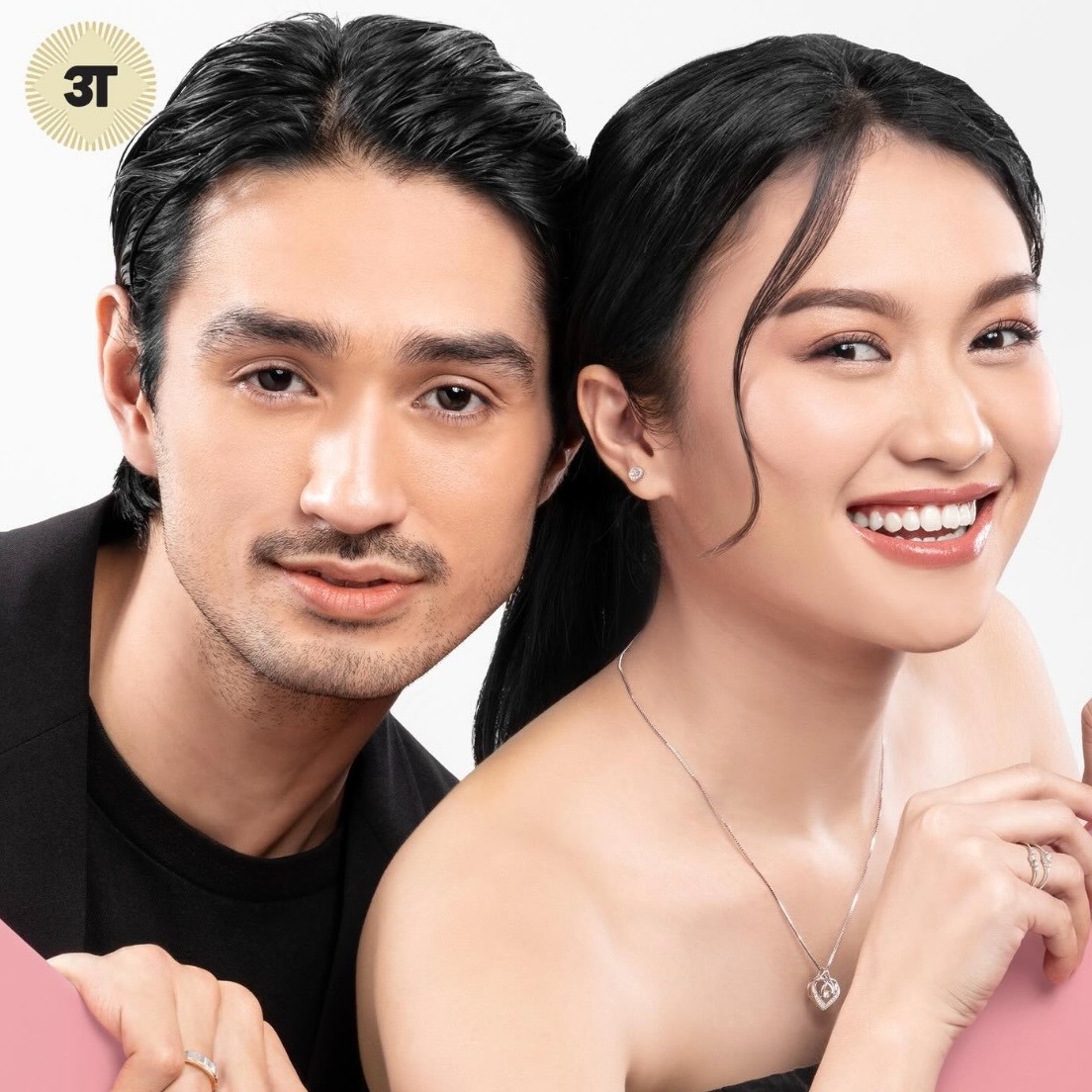 Cincin Tunangan dengan Band Tipis Memancarkan Kesan Keanggunan