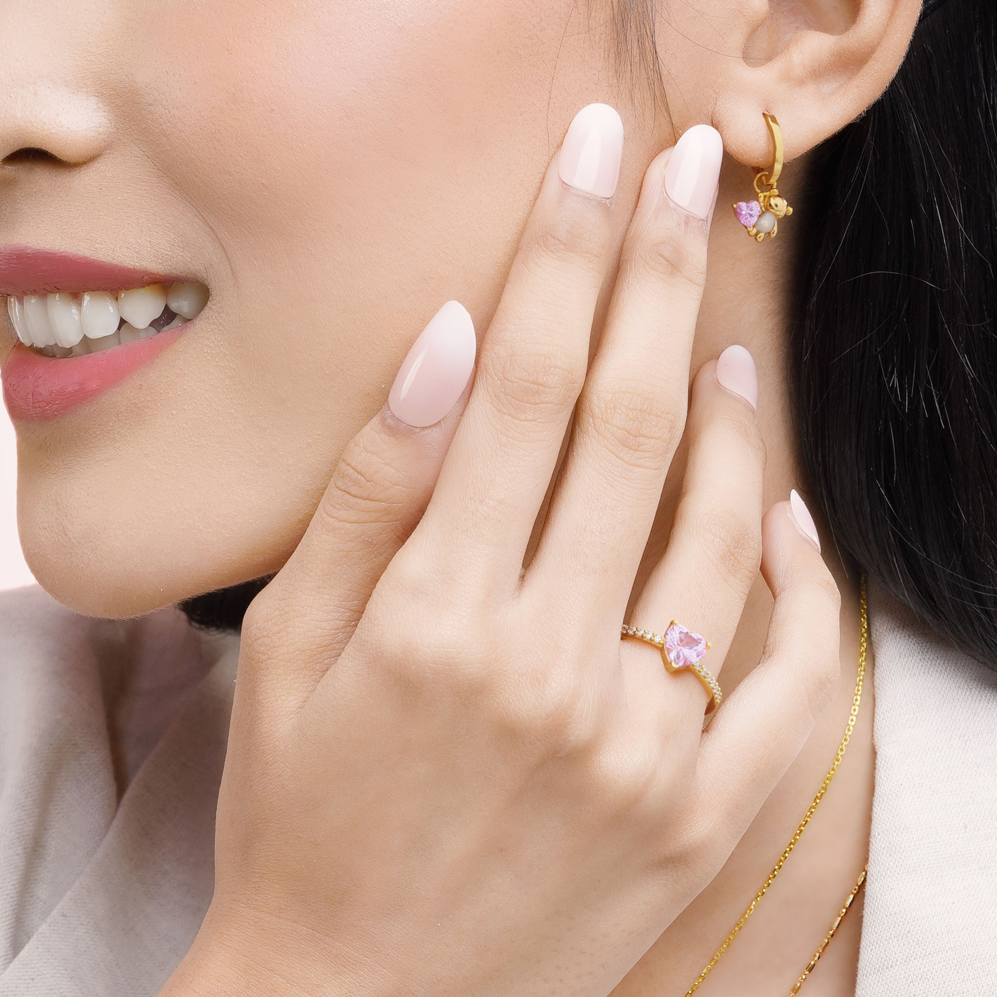 Anting ILY Gold untuk Tampil Stylish Setiap Hari