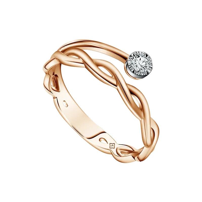 Desain unik dan artistik yang dihadirkan oleh cincin wanita Urva