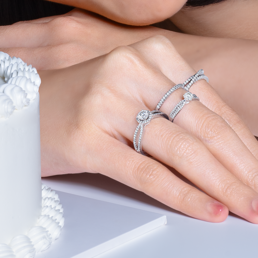 Model Minimalis dan Feminin dari Cincin Emas Wanita Terbaru The Palace Jeweler