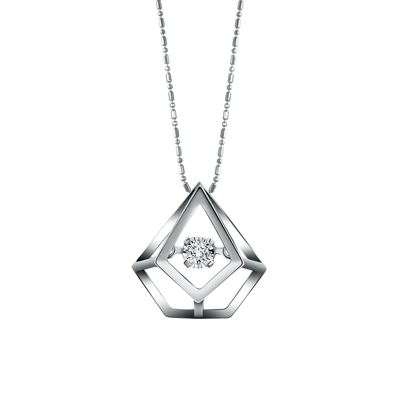 Pesona Liontin Moela Modela Ranca yang Begitu Menawan