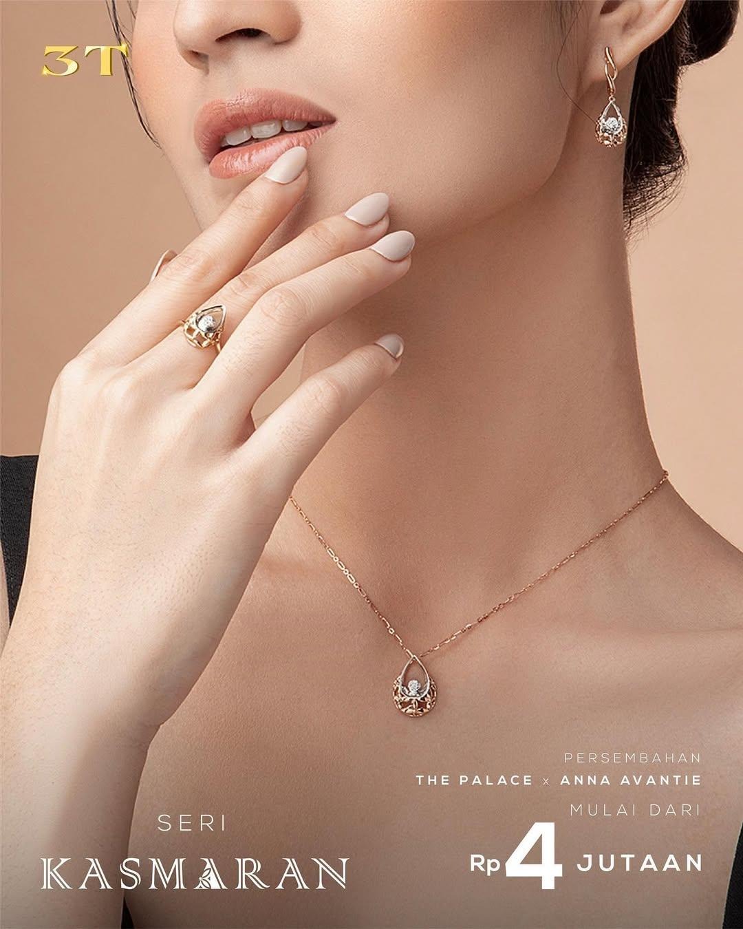 Set perhiasan rose gold dari Seri Kasmaran yang memukau