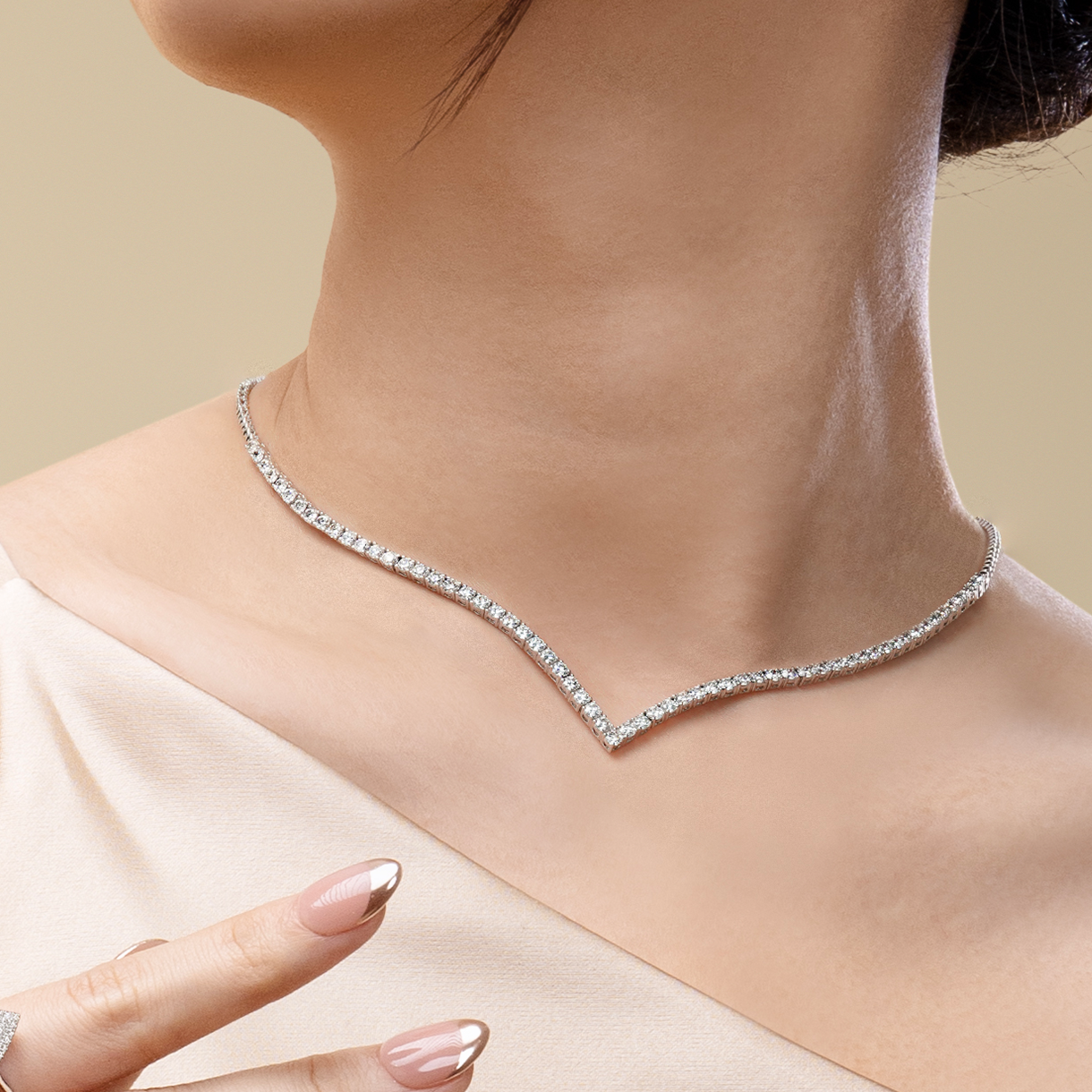 Tampil Stunning di Acara Spesial dengan Kilau Kalung Berlian Timeless