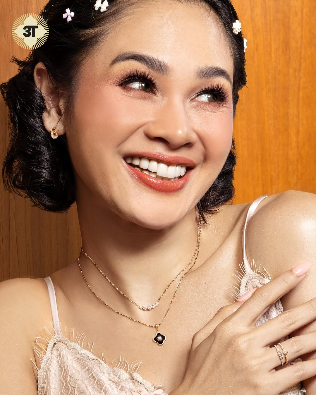 Liontin Kalung Emas Simple Manis dan Romantis