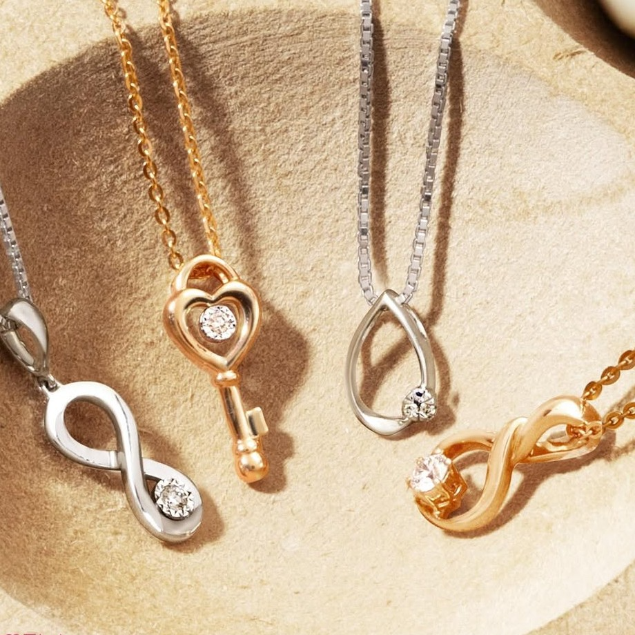 Kilau Liontin Berlian dari The Palace yang Cocok untuk Sehari-Hari