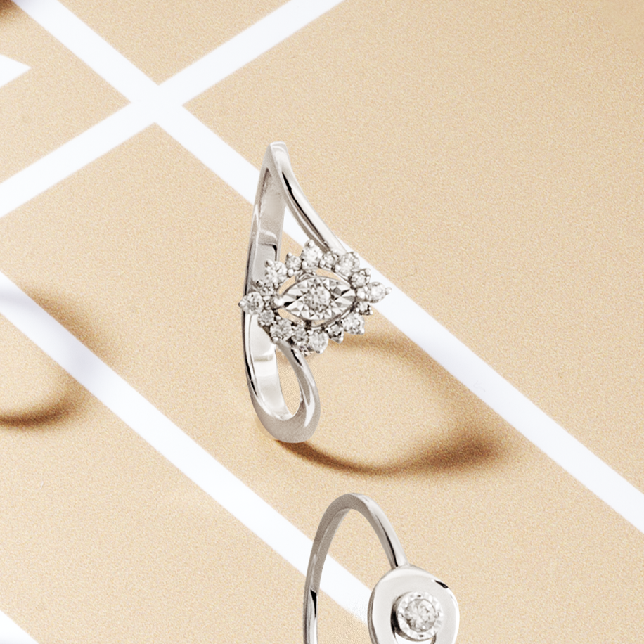 Perpaduan keindahan seni dan kemewahan berlian yang terpancar dari cincin Marquise