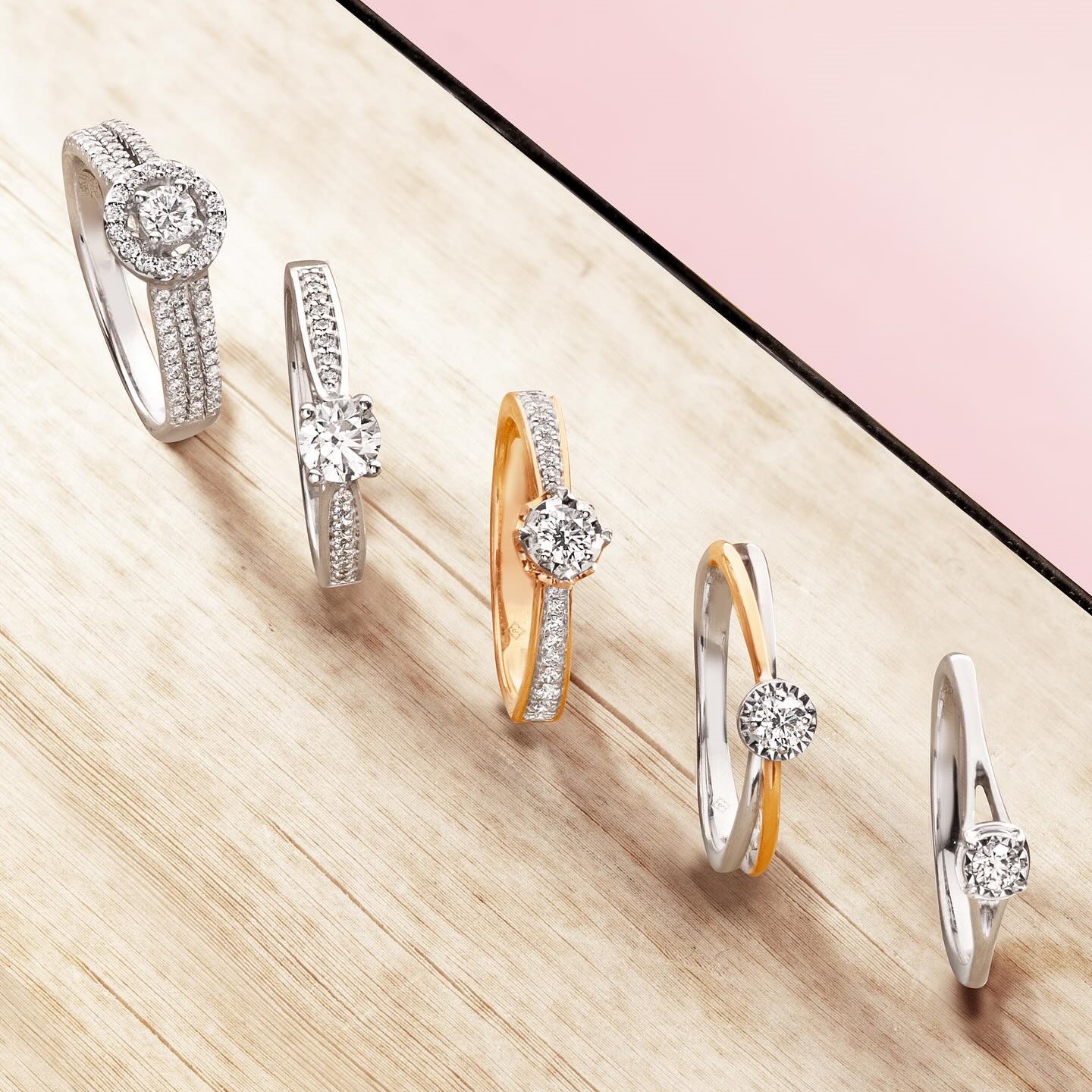 Cincin Tunangan Emas 18K dengan Berlian Solitaire The Palace Jeweler