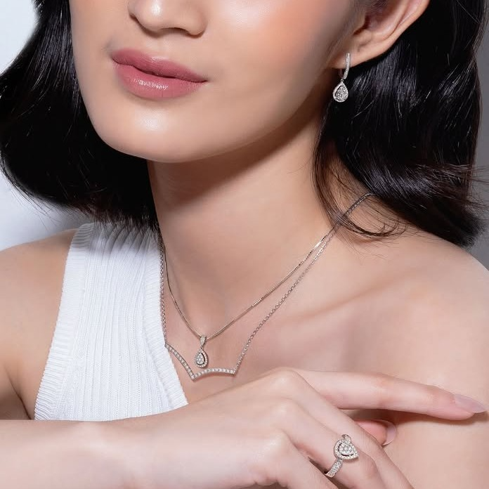 Kilau berlian yang mempesona dari koleksi kalung The Palace Jeweler