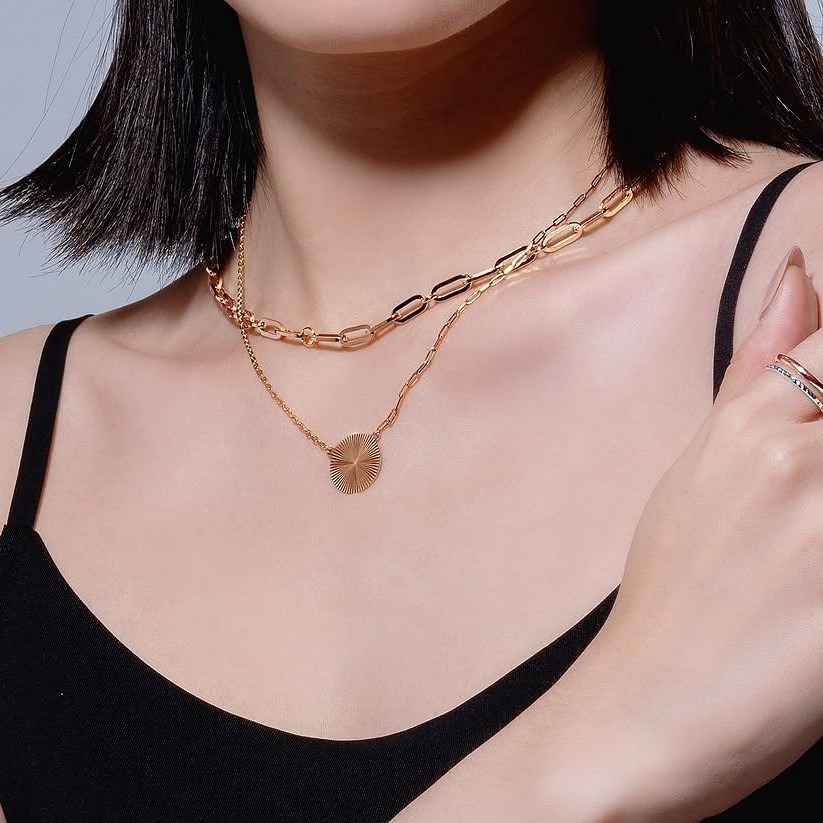 Kalung model chain yang stylish dari The Palace Jeweler buat penampilan nampak mewah