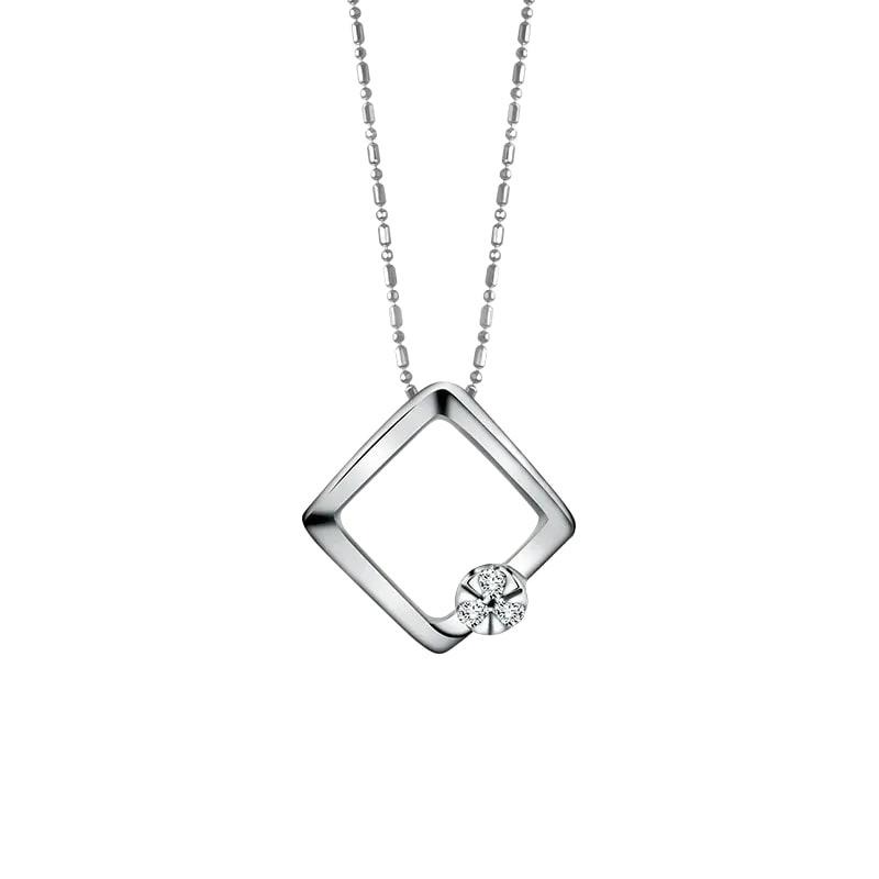 Simple and flawless, liontin Modela Sagi adalah final piece yang Anda butuhkan!