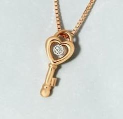 Liontin emas terbaru motif kunci, simple, trendy, namun penuh makna