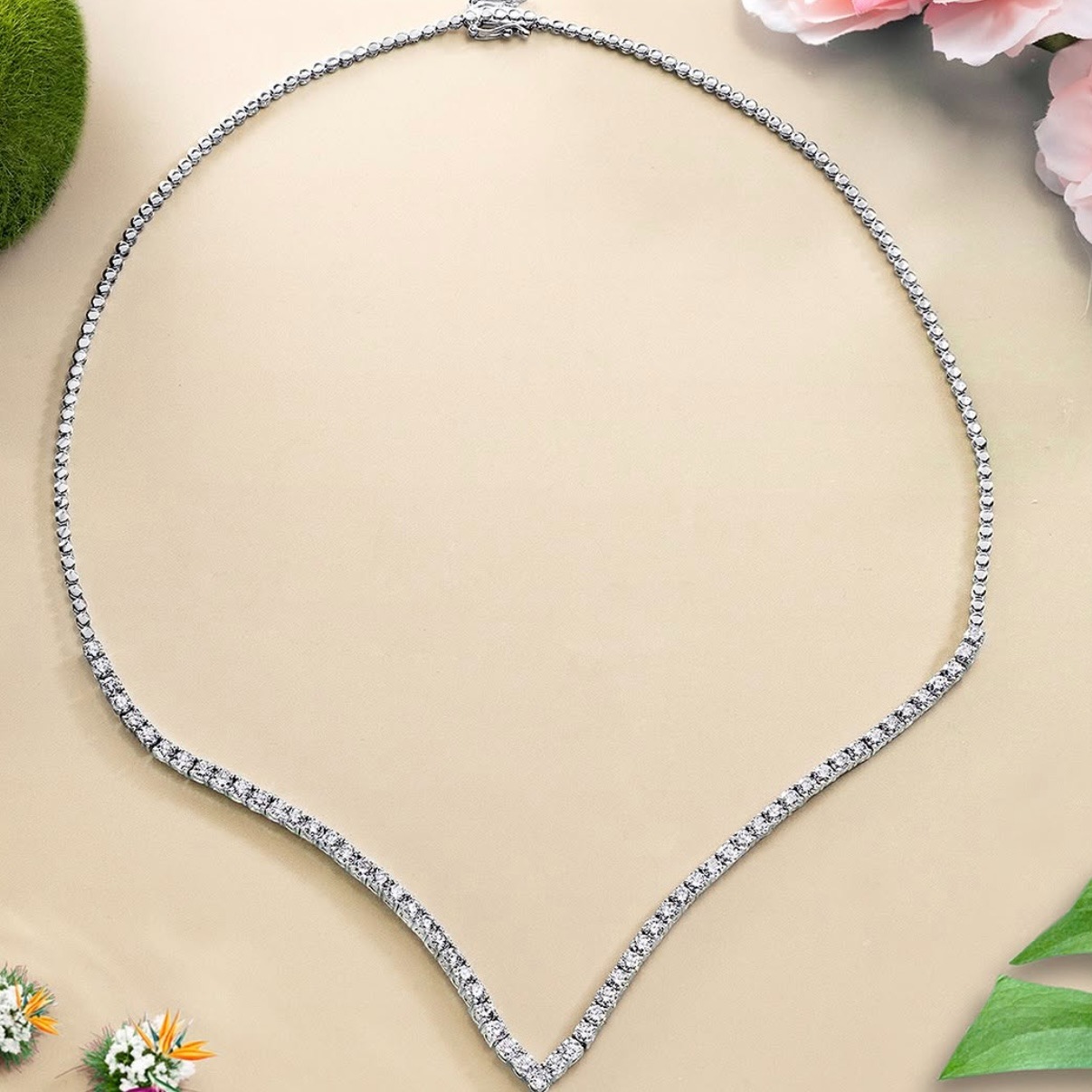 Pancarkan kilauan tersembunyi dalam diri melalui pesona kalung berlian tenis elegan