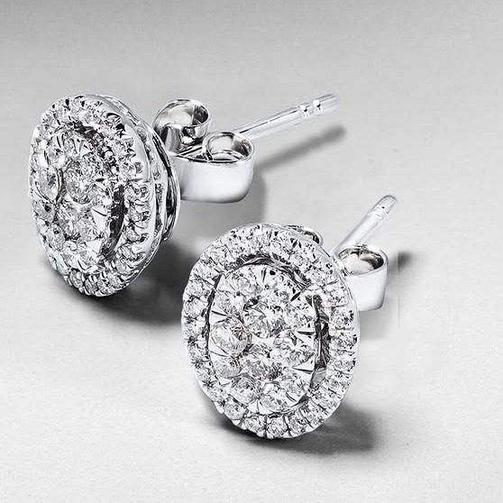 Kilau Pesona dari Cahaya Diamond Earrings