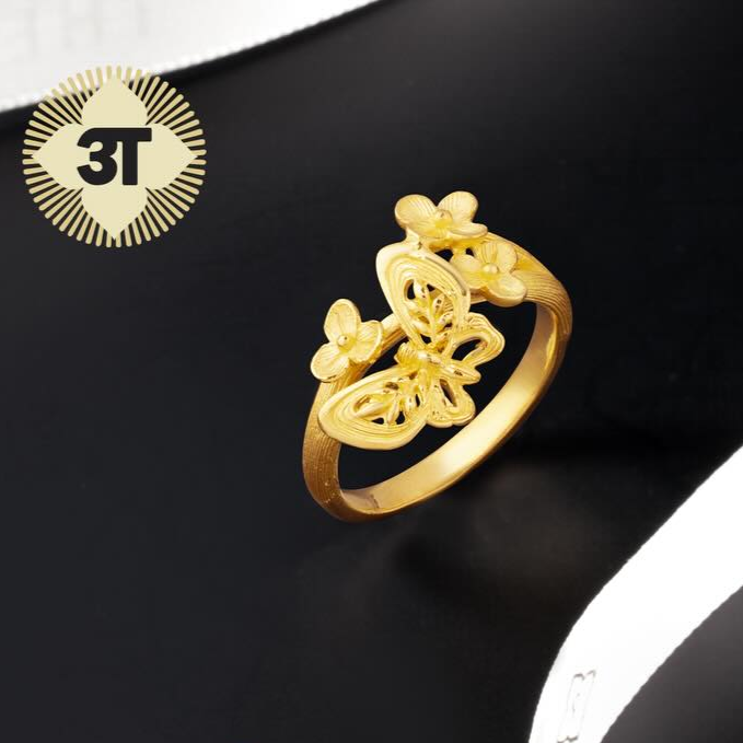 Keanggunan Sayap Cantik Kupu-Kupu Cincin Emas 24 Karat yang Melingkar Indah di Jari