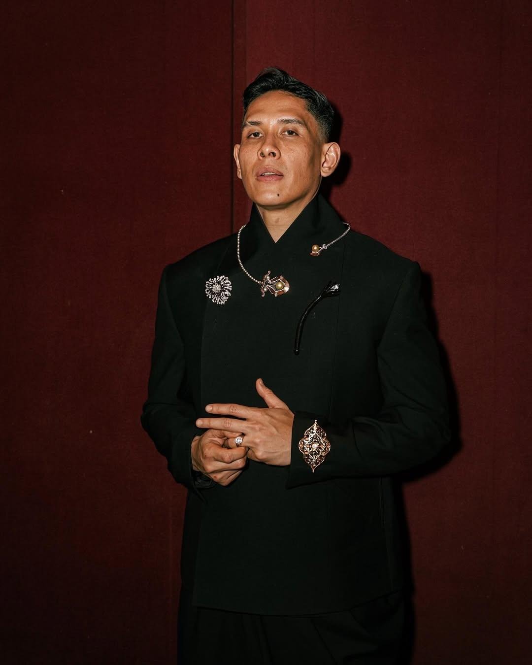 Koleksi Nusantara bikin gaya Ganindra Bimo makin fashionable