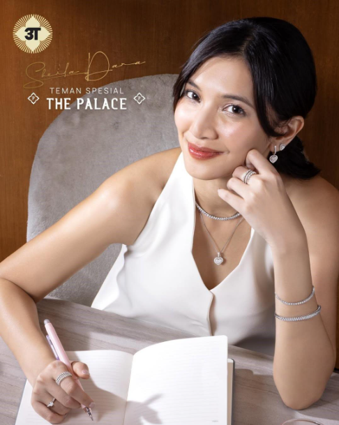 Pancarkan Aura Wanita Modern dengan Gelang Emas Putih yang Refined