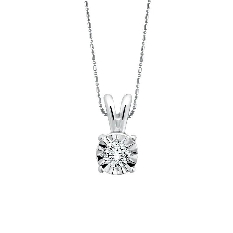 Pesona berlian round cut dari liontin Bermoela Angoen hadirkan kemewahan yang elegan