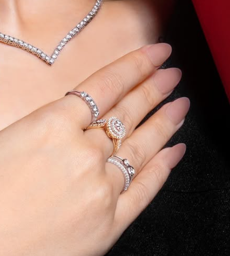 Model Cincin Tunangan di The Palace Tersedia dengan Banyak Warna Mulai dari White Gold Hingga Rose Gold