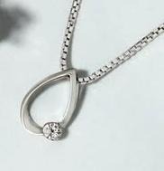 Pesona kilauan mewah elegan dari liontin emas teardrop