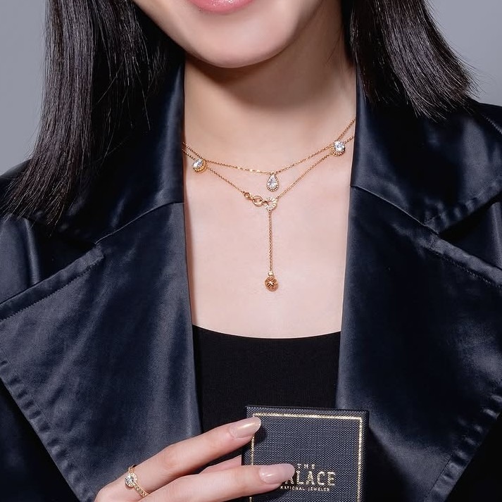 Kalung Berhiaskan Liontin Tear-Shaped