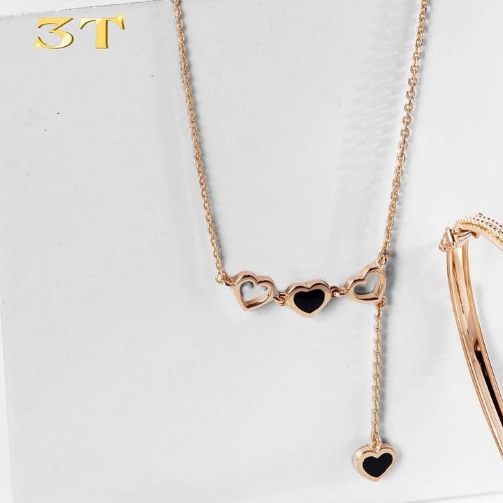 Buat Outfit Wear Lebih Menonjol dengan Kalung The Palace