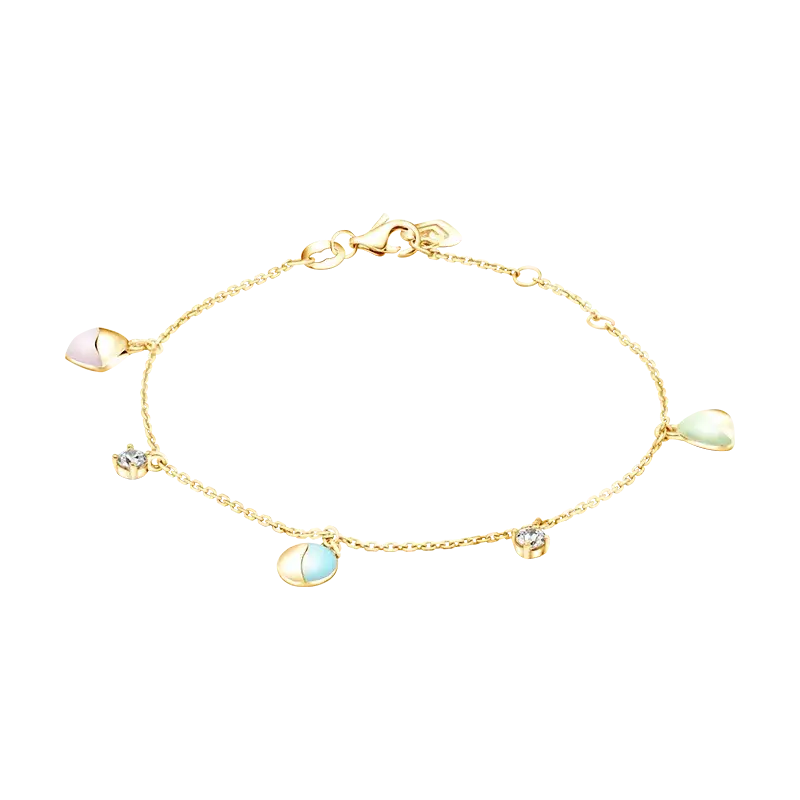 Mainkan Tren Stacking Gaya Urban Lewat Charm Gelang yang Ramping