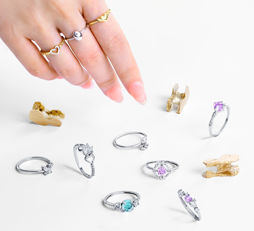 Beragam Cincin Emas Wanita Terbaru dengan Permata Warna-Warni Bernuansa Romantis