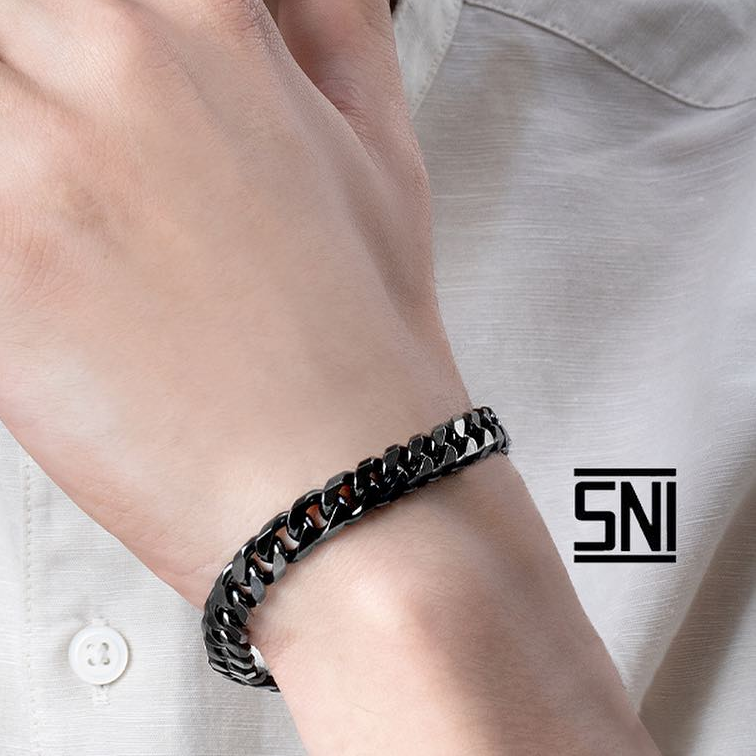 Tampil Modern dan Kasual dengan Gelang Full-Black Bracelet