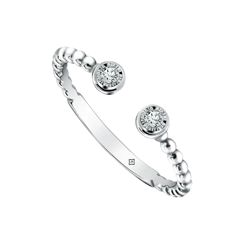 Tampil elegan dengan cincin Moela Modela Dwicahya