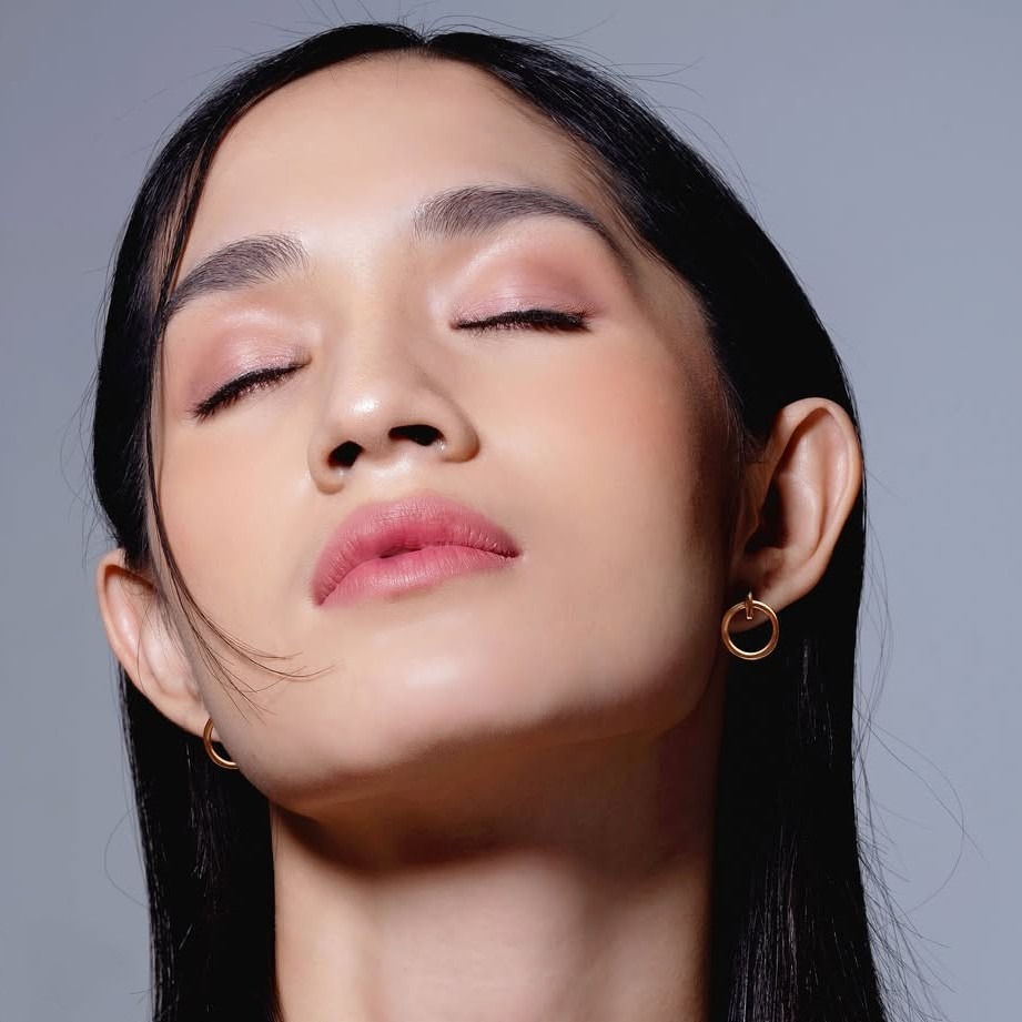 Anting Model Hoop Memberikan Kesan Modern dan Stylish untuk Berbagai Aktivitas