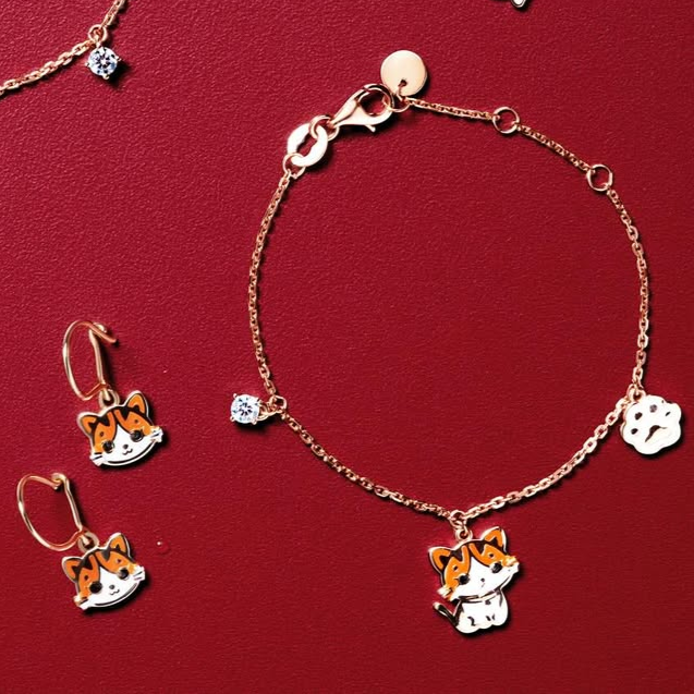 Pancarkan Kesan Playful Lewat Hadiah Bayi Baru Lahir Gelang Charm Kucing