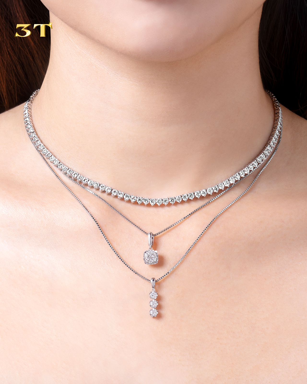 Kalung Emas Dengan Berlian Tampilan Modern