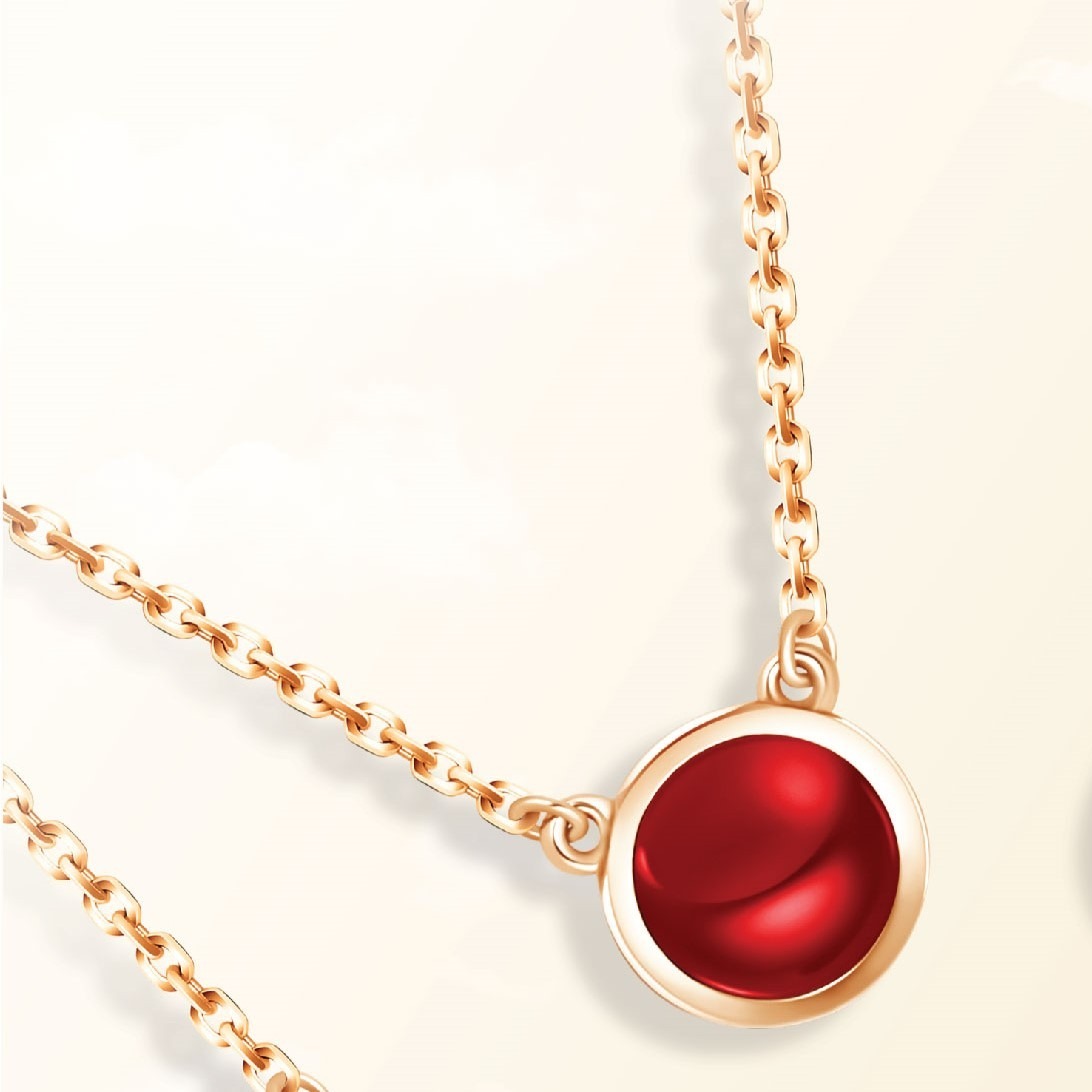 Liontin dengan Permata Bernuansa Merah untuk Momen Imlek