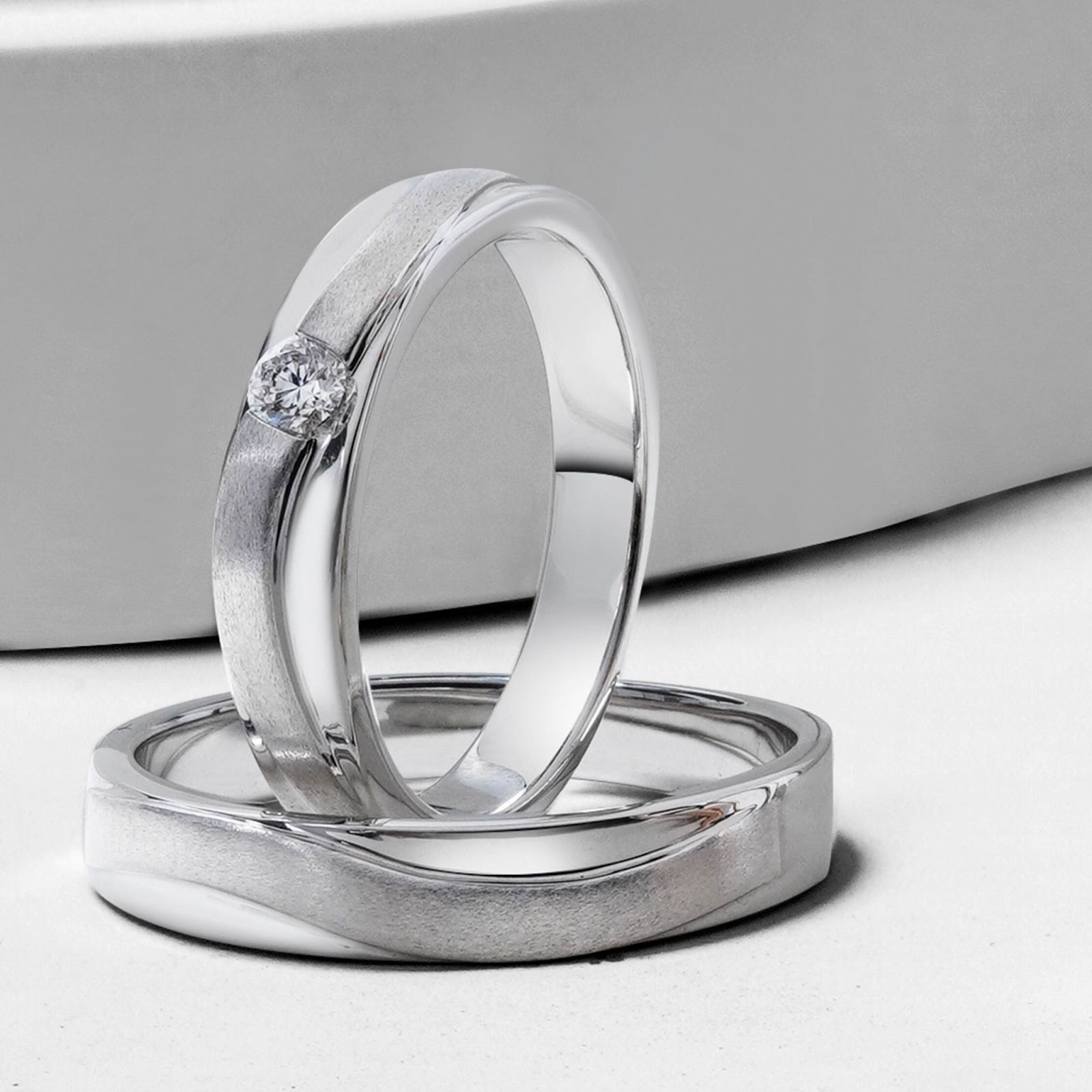 Kilau Berlian Solitaire Pada Cincin Nikah The Palace