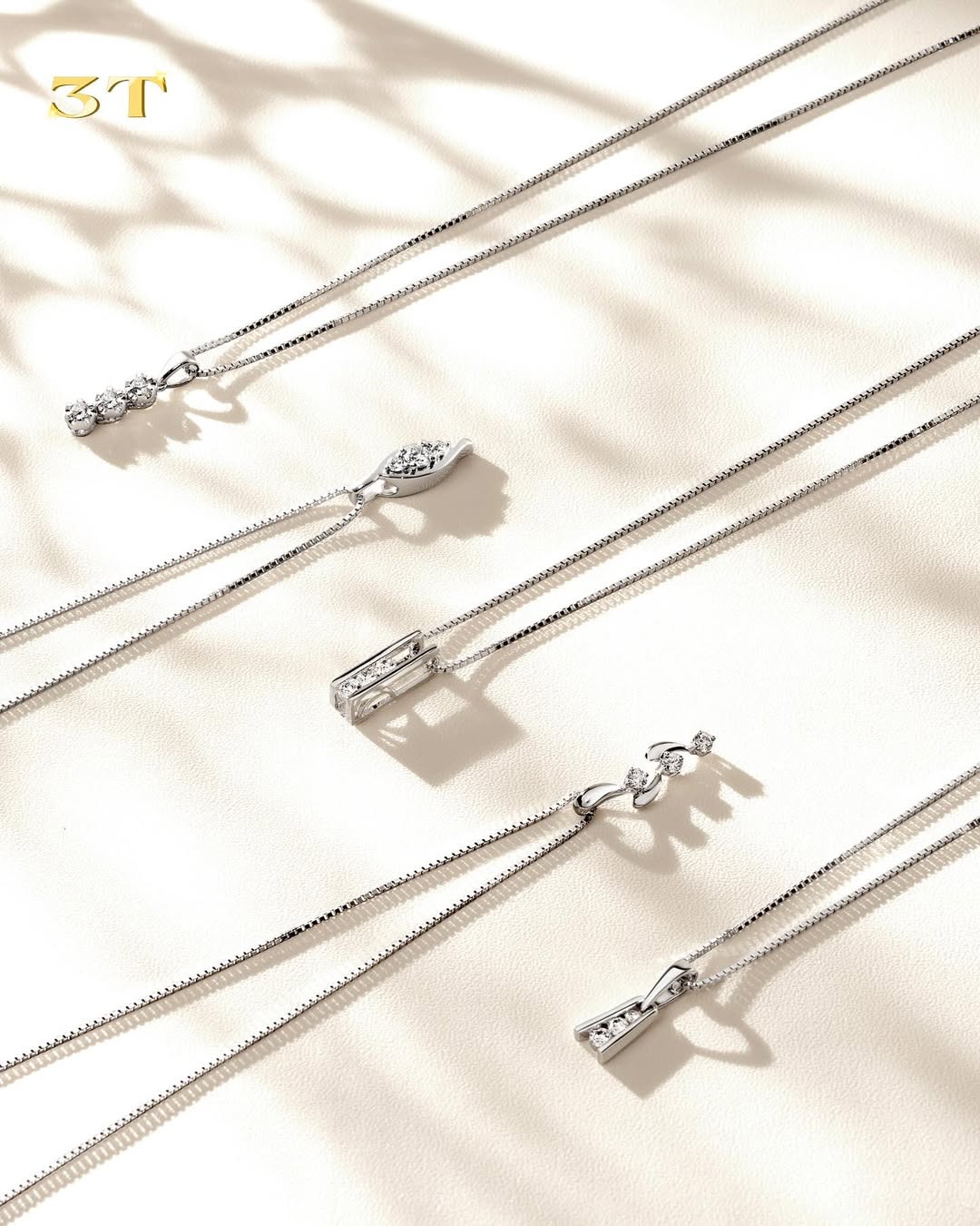 Liontin model terbaru yang berkilau penuh pesona