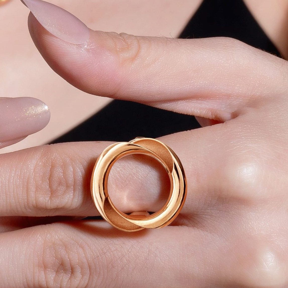 Model Cincin Emas Terbaru Bergaya Simpul