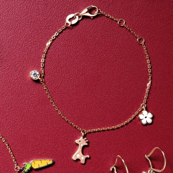 Gelang Emas 18K Charm Jerapah: Hadiah Bayi Baru Lahir Penuh Keanggunan