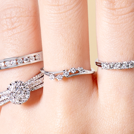 Detail manis pada cincin berlian sempurnakan penampilan saat kencan romantis bersama pasangan