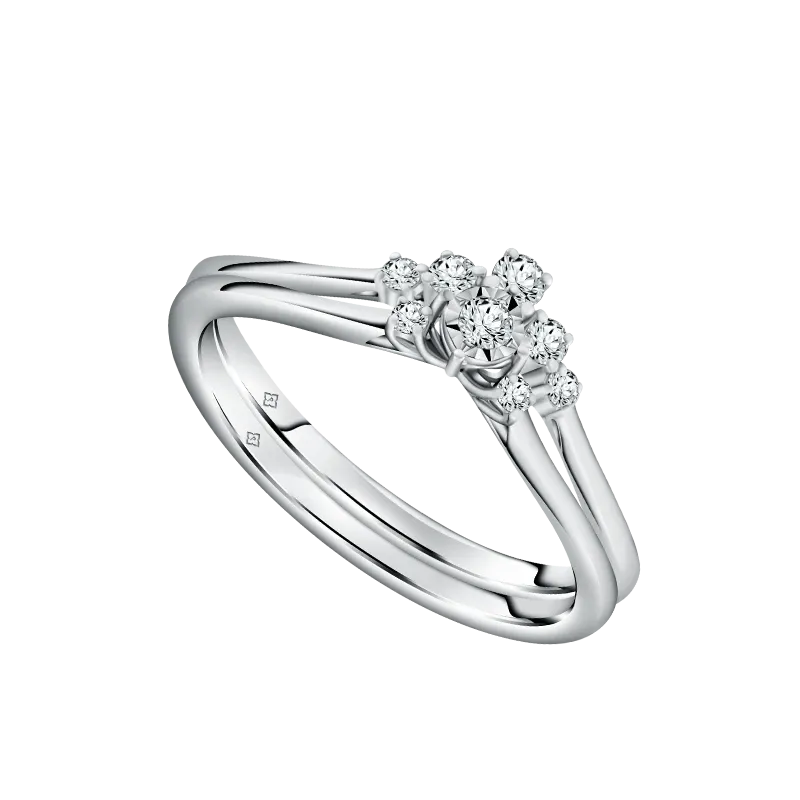 The Palace Cincin Kawin Aretino Bertaut Berhiaskan Berlian Berpusat di Tengah