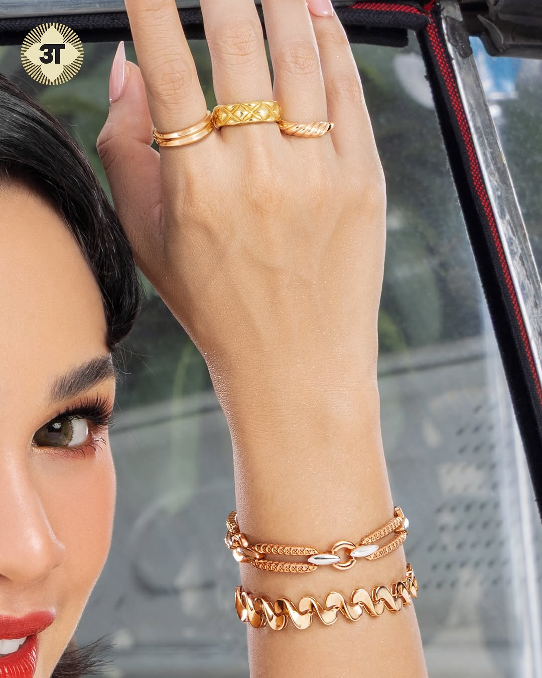 Tampil Bold dengan Gelang Emas Statement Piece
