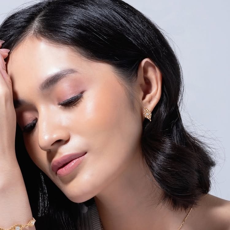 Inspirasi anting stud untuk ciptakan gaya otentik pada penampilan