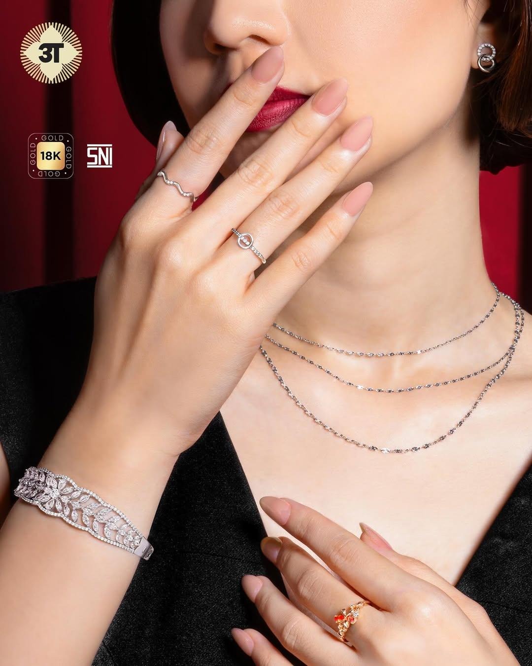 Kalung Emas Rantai White Gold yang Elegan untuk Acara Spesial
