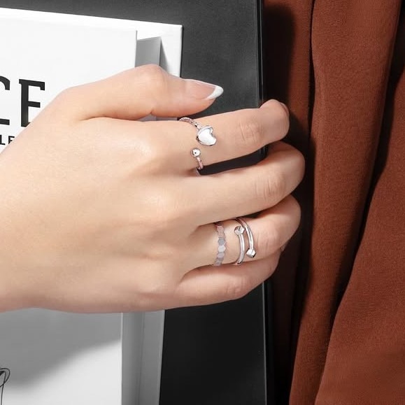 Tampil standout di momen spesial dengan cincin yang unik